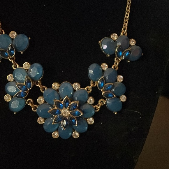 Vintage cerulean floral rhinestones bib necklace - Picture 4 of 7